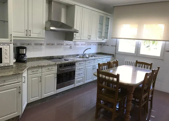 Hébergement de vacances Vivienda Adosada Con Piscina Cerca De La Playa Aios